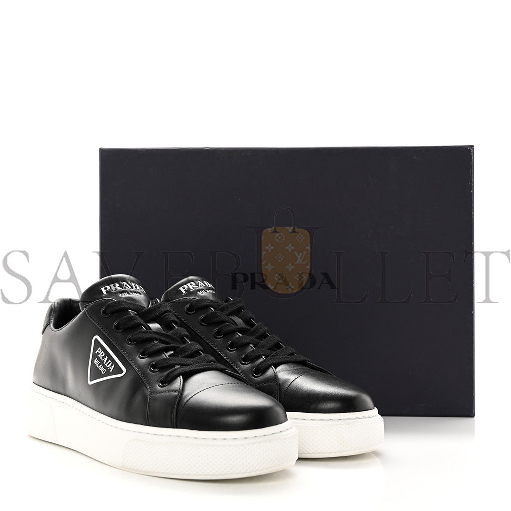 PRADA VITELLO SOFT TRIANGLE LOGO LOW TOP 45MM SNEAKERS 40 BLACK WHITE PRADA VITELLO SOFT TRIANGLE LOGO LOW TOP 45MM SNEAKERS 40 BLACK WHITE