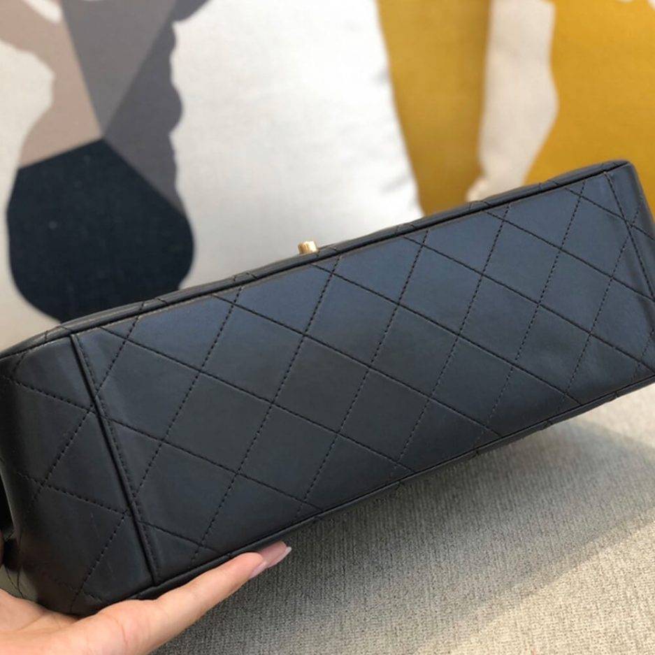 CHANEL CLASSIC FLAP MAXI BLACK CAVIAR LEATHER GOLD HARDWARE (33*22*9cm) CHANEL CLASSIC FLAP MAXI BLACK CAVIAR LEATHER GOLD HARDWARE (33*22*9cm)