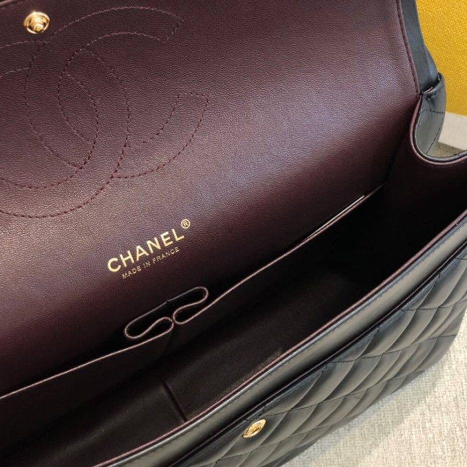 CHANEL CLASSIC FLAP MAXI BLACK CAVIAR LEATHER GOLD HARDWARE (33*22*9cm) CHANEL CLASSIC FLAP MAXI BLACK CAVIAR LEATHER GOLD HARDWARE (33*22*9cm)