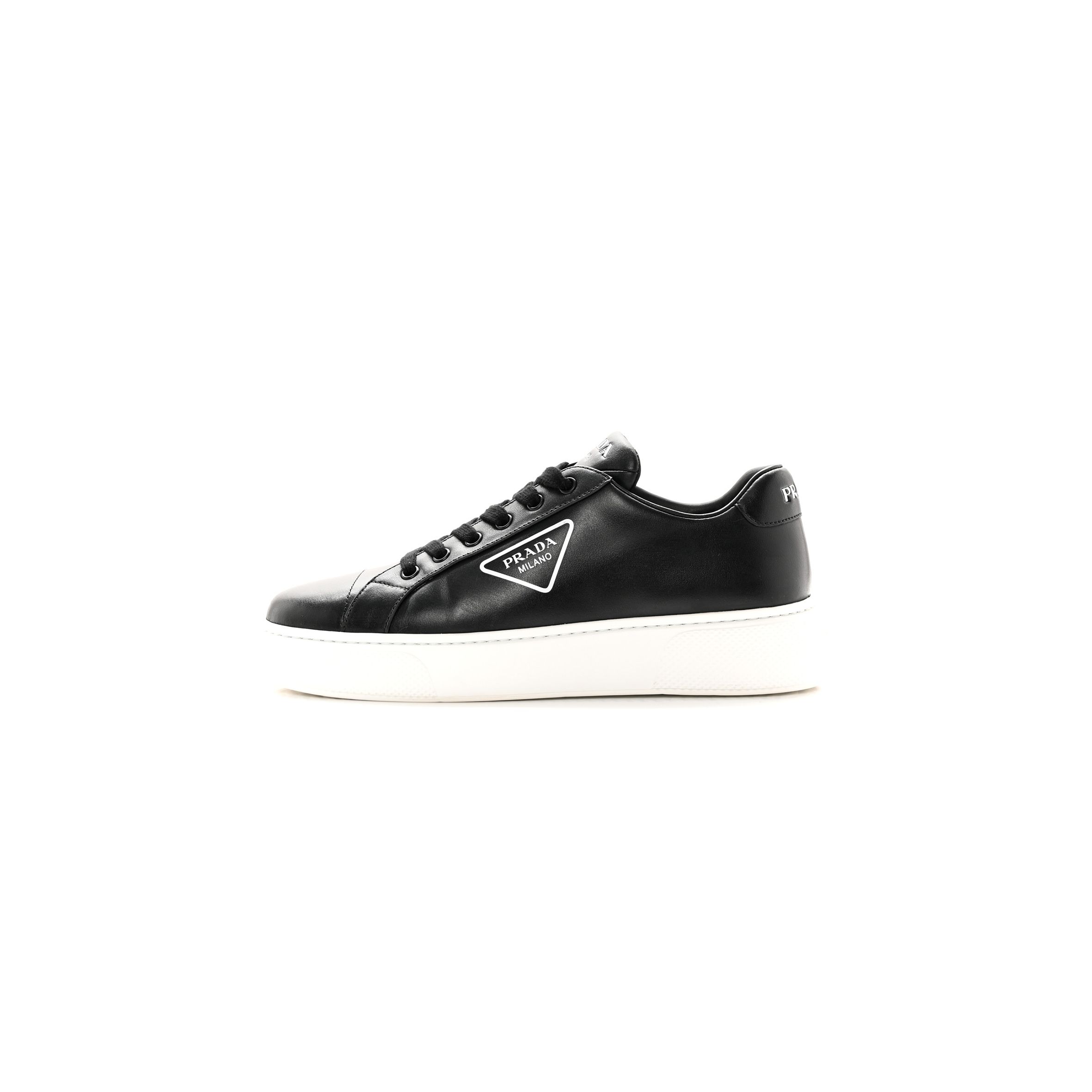 PRADA VITELLO SOFT TRIANGLE LOGO LOW TOP 45MM SNEAKERS 40 BLACK WHITE PRADA VITELLO SOFT TRIANGLE LOGO LOW TOP 45MM SNEAKERS 40 BLACK WHITE